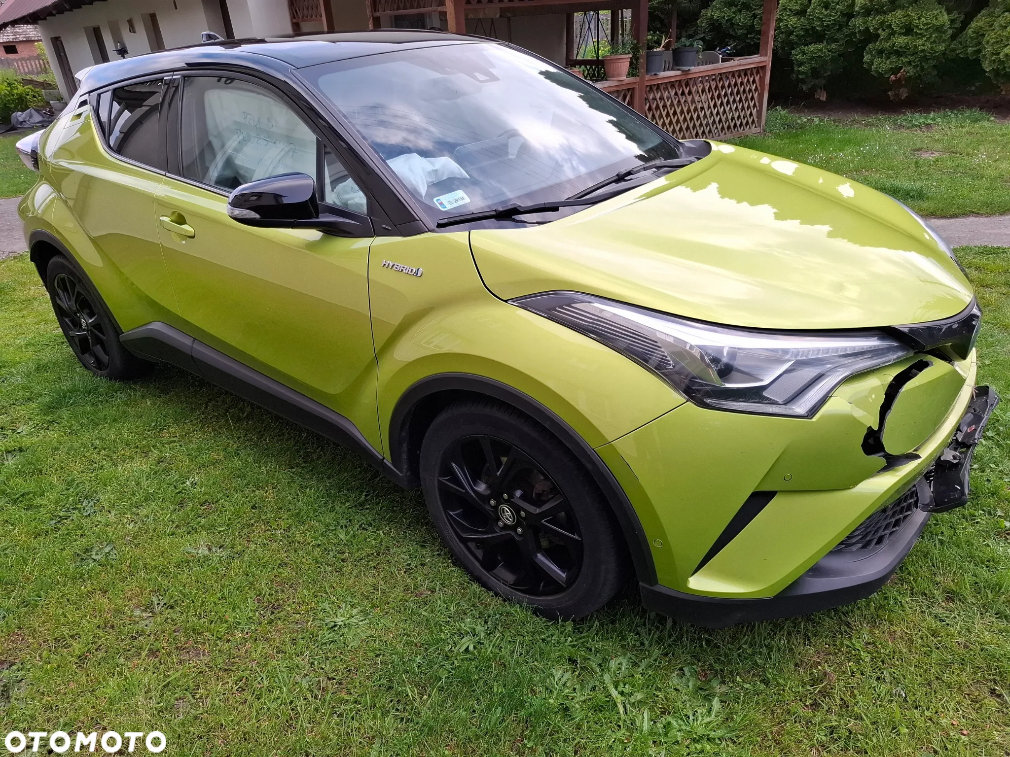 Toyota C-HR 1.8 Hybrid Neon Lime powered by JBL - 2