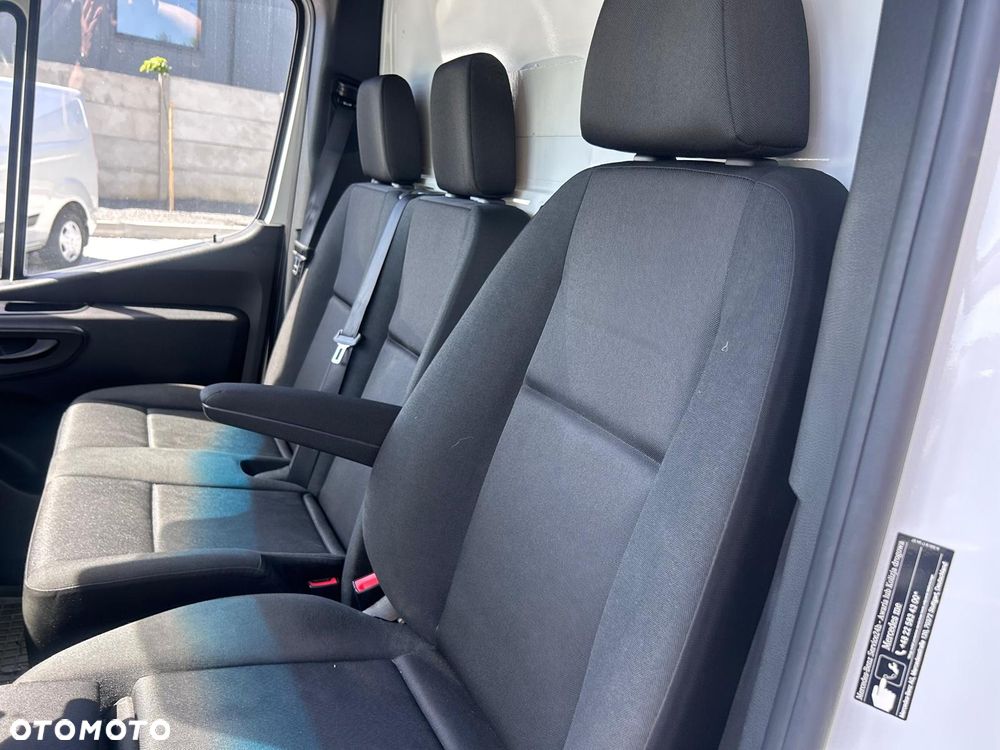 Mercedes-Benz Sprinter - 11
