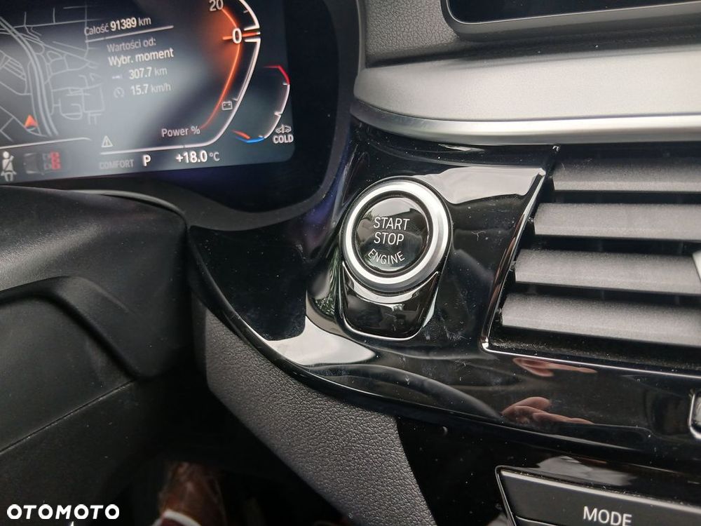 BMW Seria 5 540d xDrive mHEV - 26