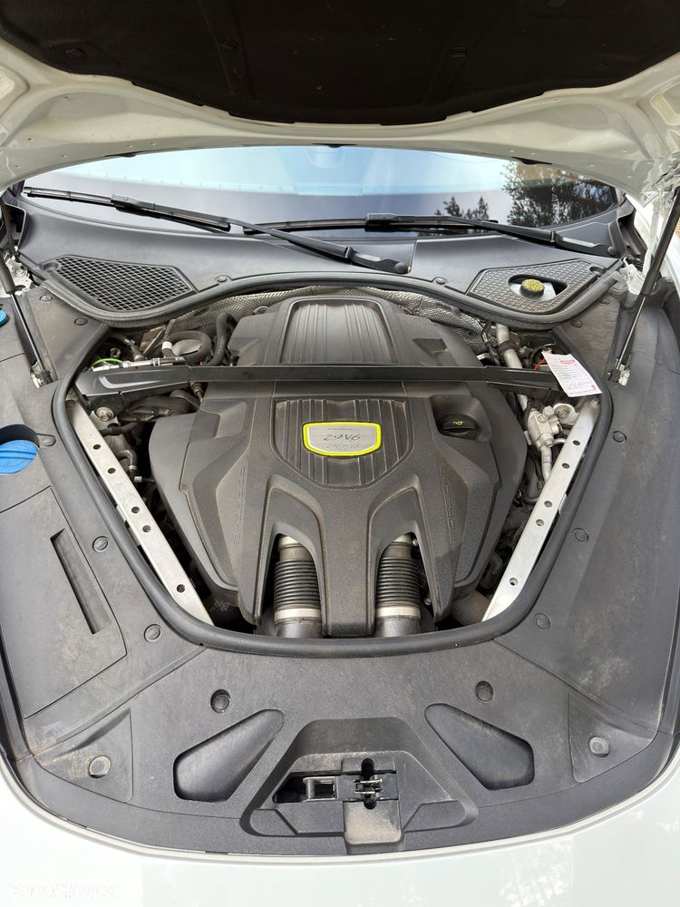 Porsche Panamera 4 E-Hybrid - 9