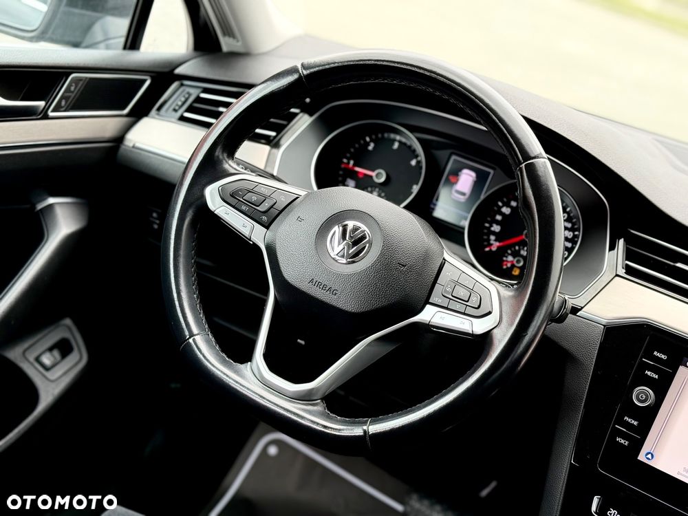 Volkswagen Passat Variant 2.0 TDI SCR DSG BlueMotion Highline - 32