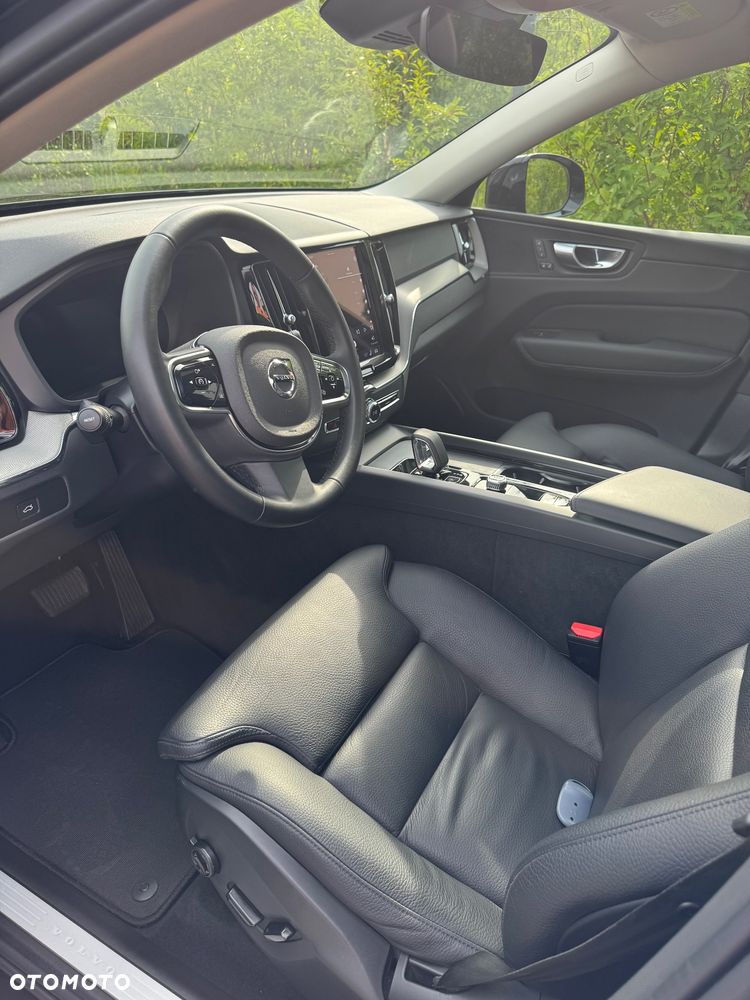 Volvo XC 60 B4 D AWD Plus Dark - 3