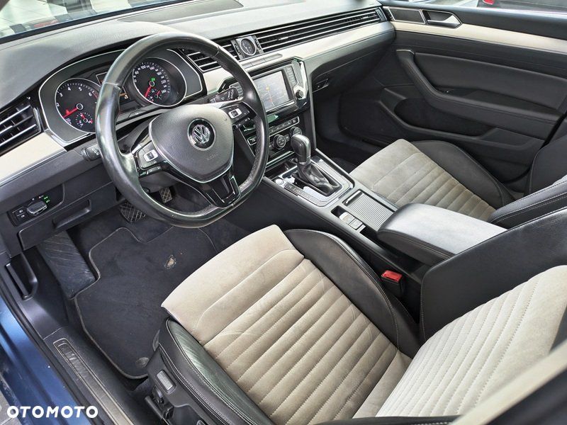 Volkswagen Passat - 12