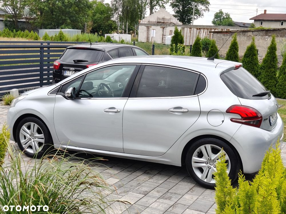 Peugeot 208 - 6