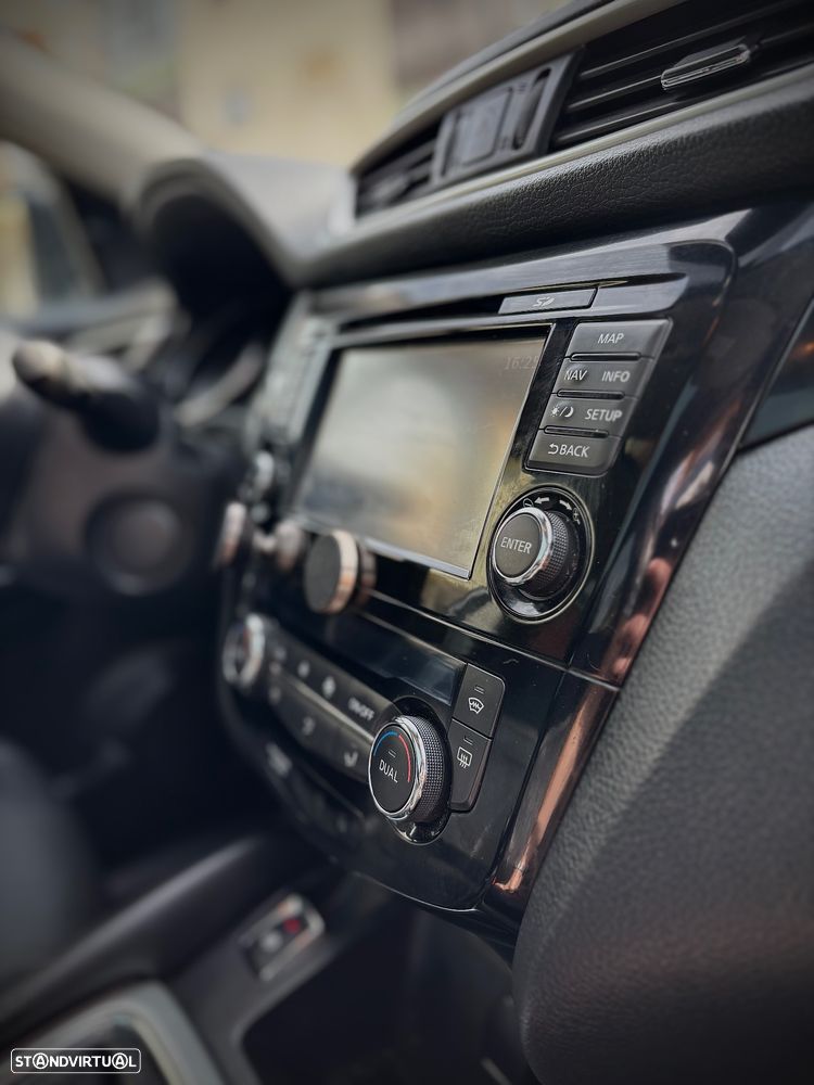 Nissan Qashqai 1.5 dCi TEKNA - 10