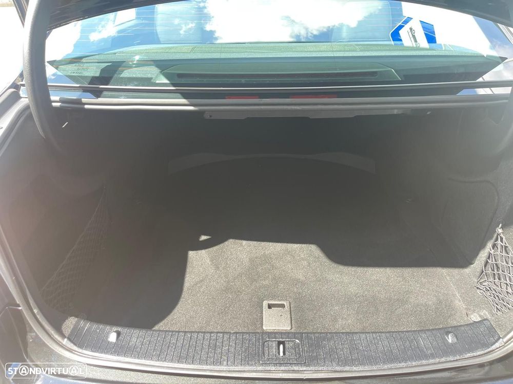 Mercedes-Benz E 220 CDI Avantgarde BlueEfficiency Auto. - 26