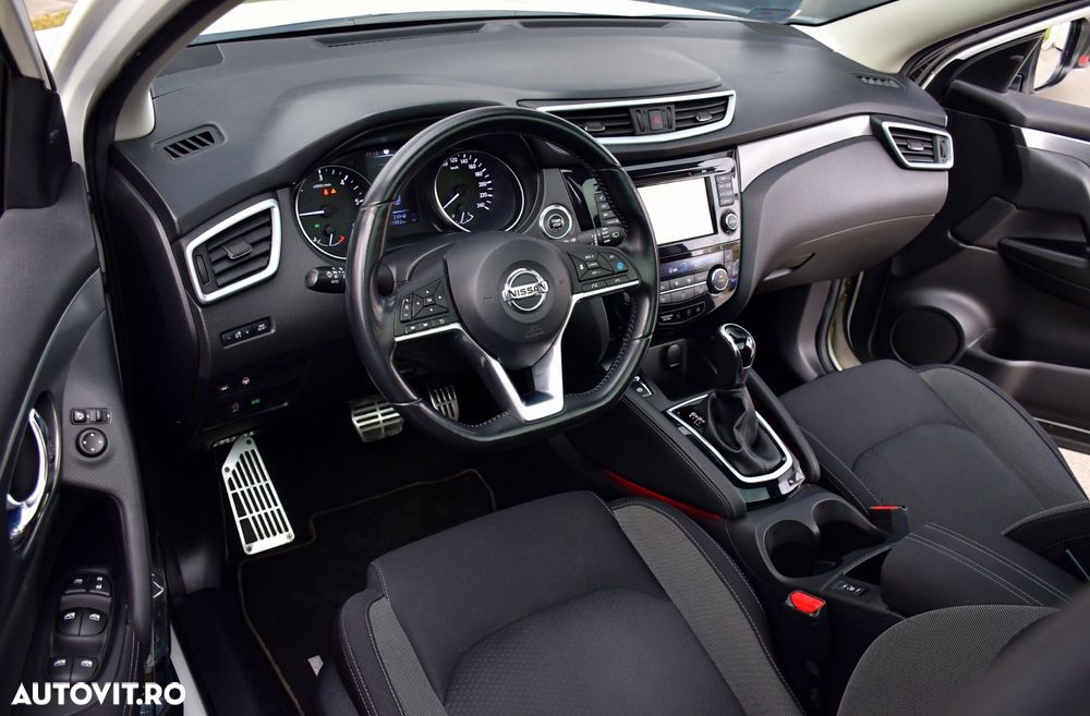 Nissan Qashqai 1.6 DCI Xtronic N-Connecta - 9