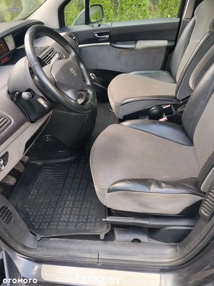 Peugeot 807 140 Family - 8