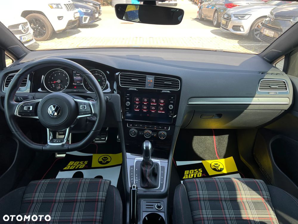 Volkswagen Golf - 15