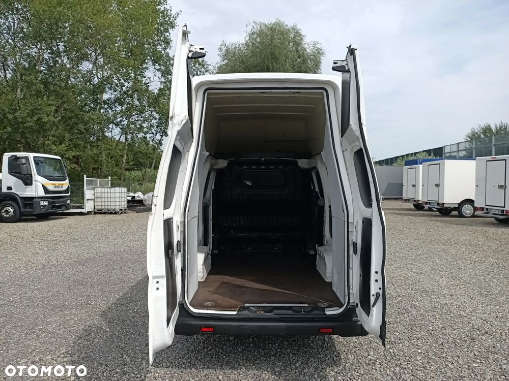 Nissan ENV 200 Maxi - 11