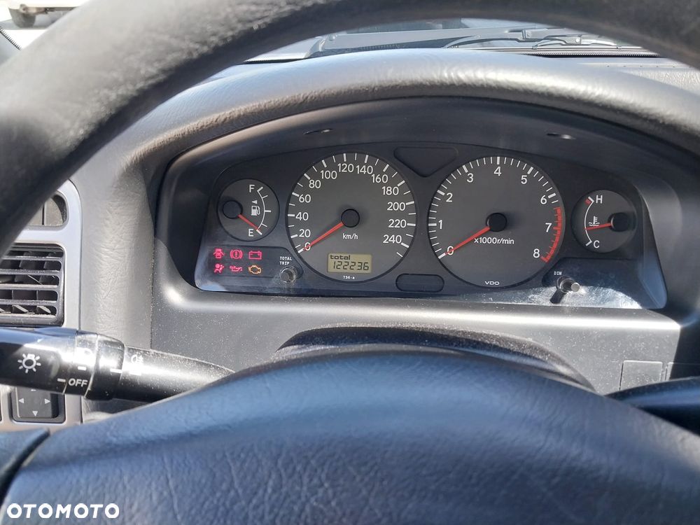 Toyota Avensis - 8