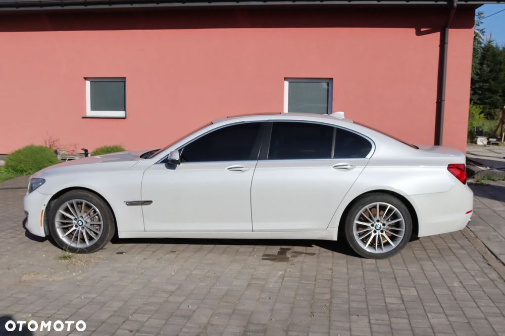 BMW Seria 7 750i - 4