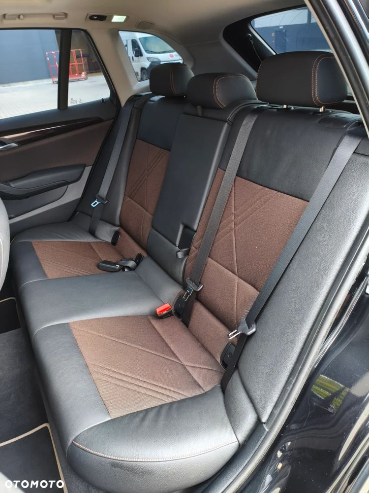 BMW X1 sDrive18d xLine - 19