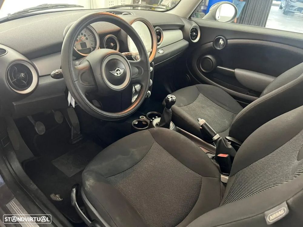 MINI 3 Portas Cooper D - 5