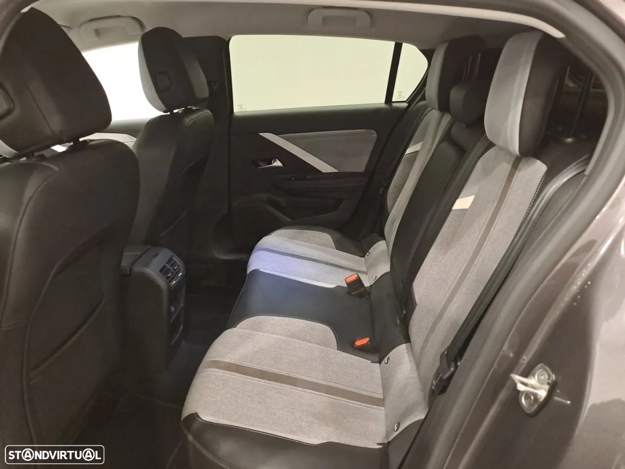 Opel Astra 1.5 D Elegance Aut. - 10