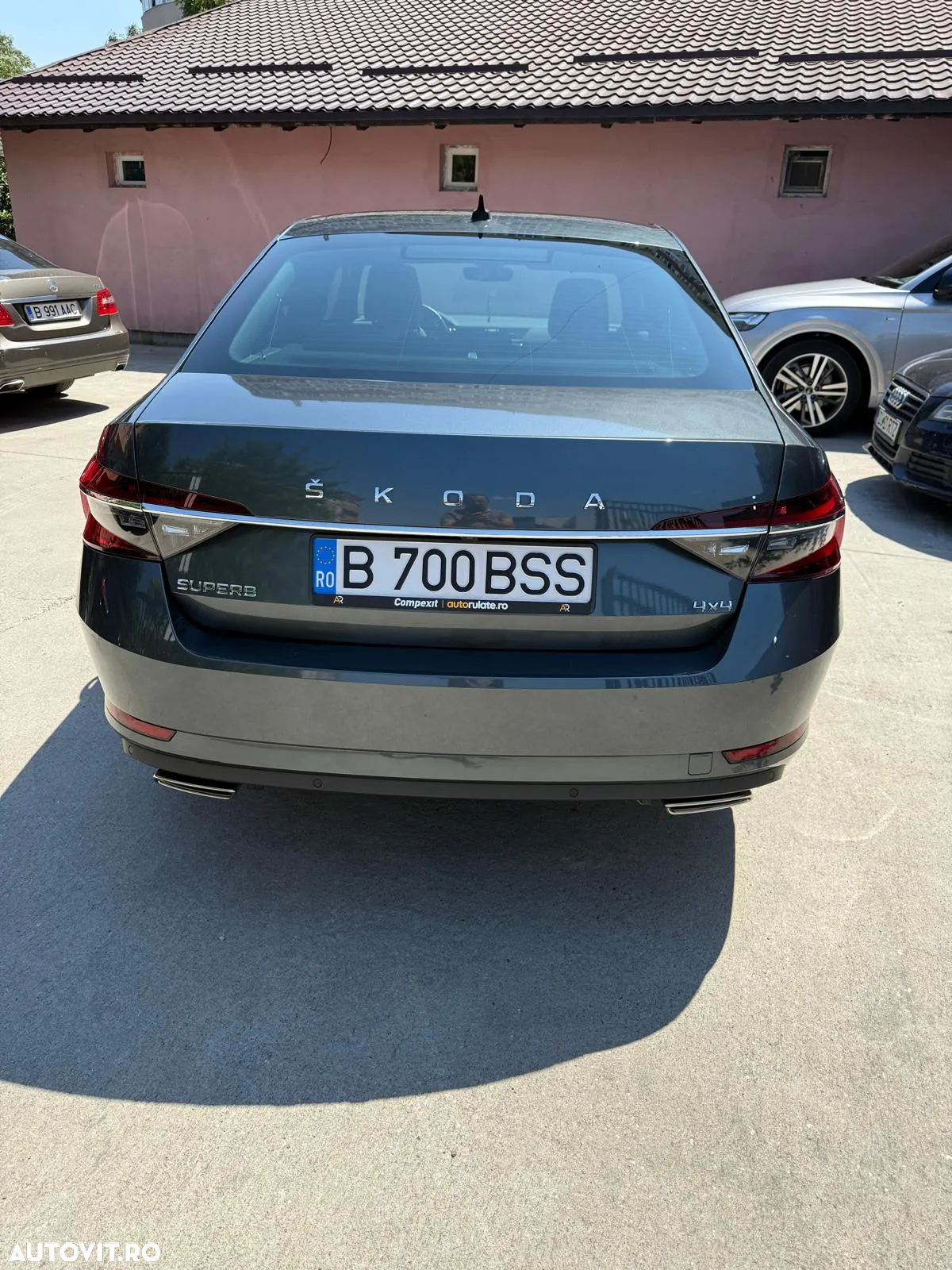 Skoda Superb 2.0 TSI 4X4 DSG Laurin & Klement - 11
