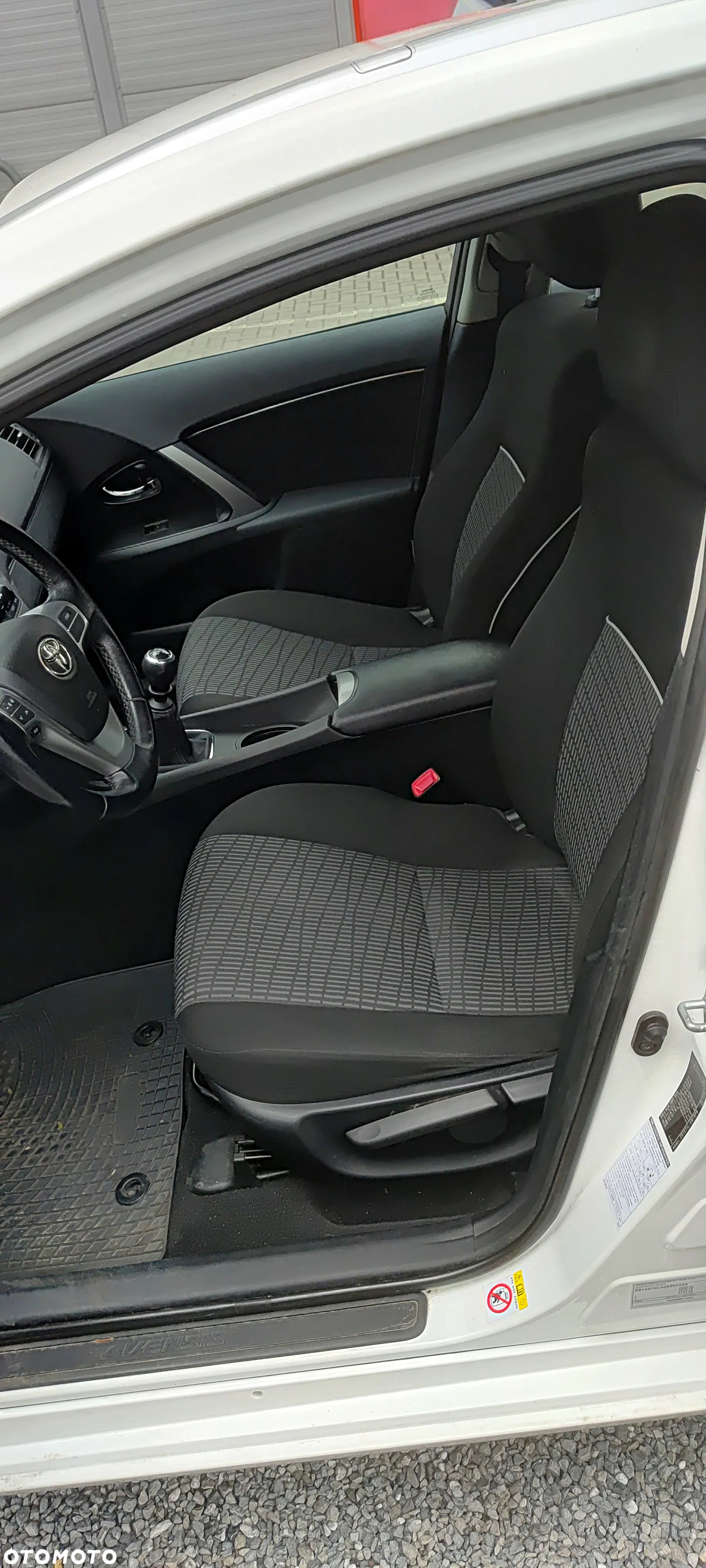 Toyota Avensis - 11