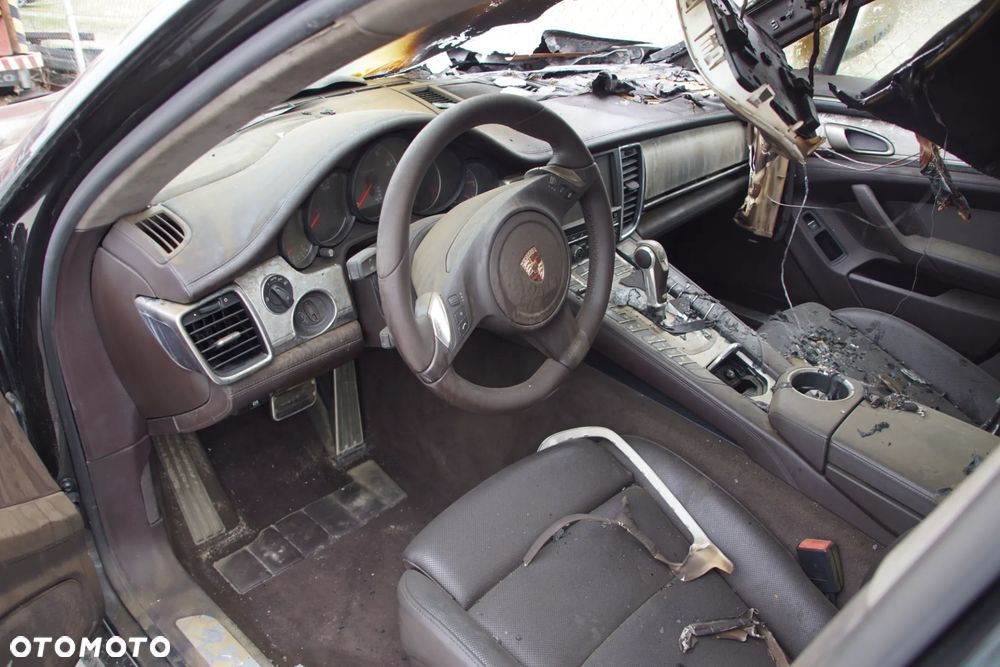 Auto na cześci 692106889 Porsche Panamera 4S 970 silnik 4.8 V8 M4840 skrzynia pdk C7035 lakier LM9Z lampy lampa alternator rozrusznik skrzynia silnik drzwi klapa zderzak pas przedni licznik komputer sterownik pompa abs wydech tłumik - 15