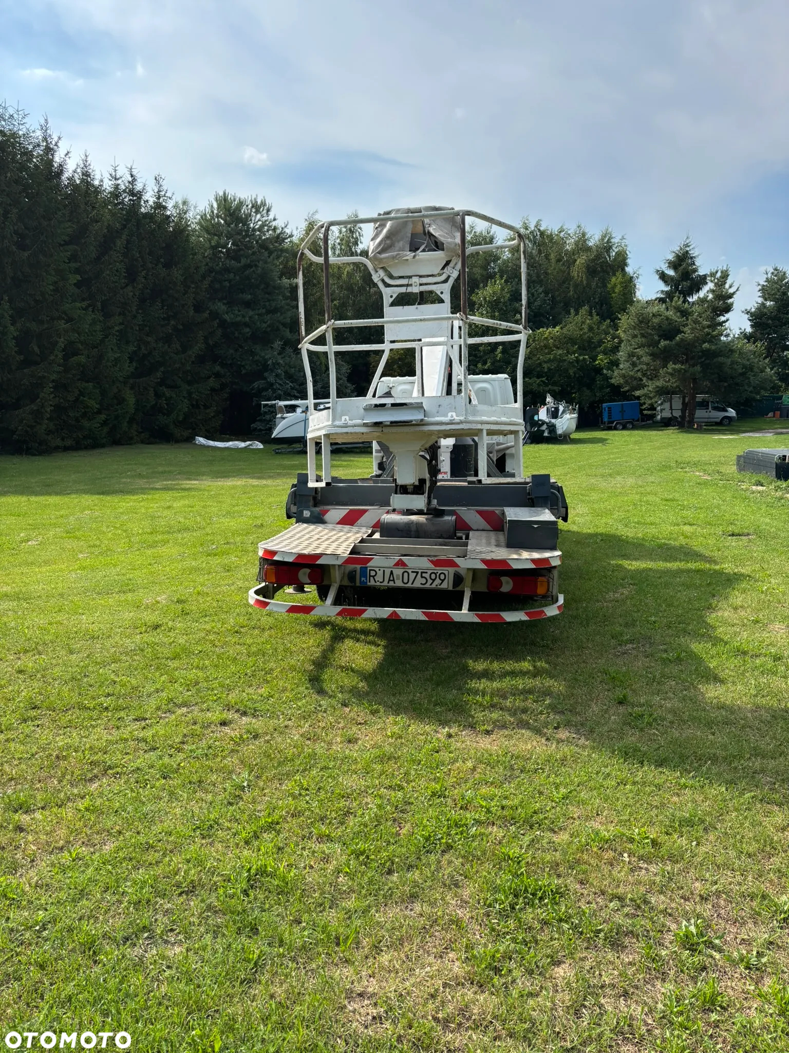 Nissan CABSTAR - 4