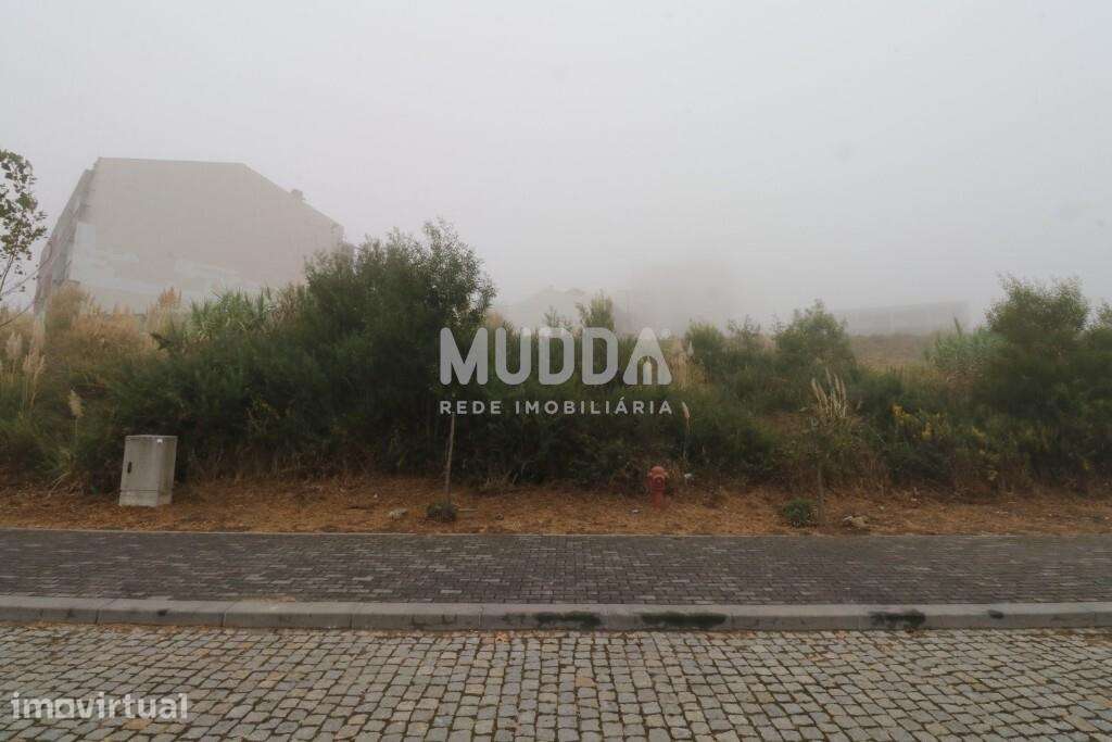 Lote de terreno com 735 m2 para construção de moradia na Quinta do Ari - Grande imagem: 2/4