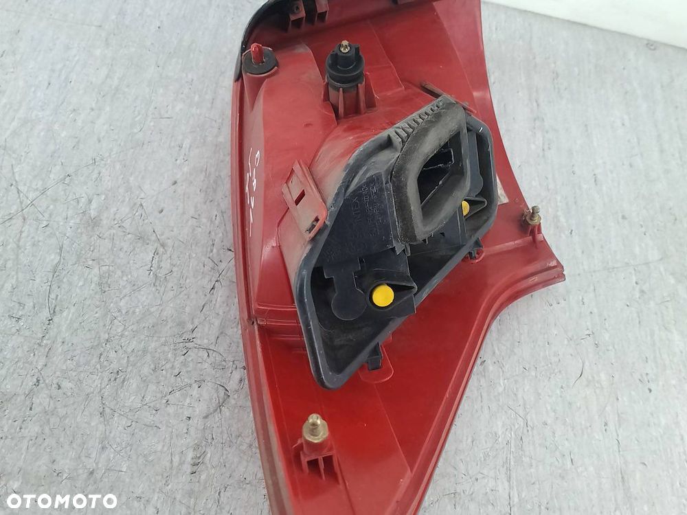 LAMPA TYLNA PRAWA PEUGEOT 407 SW 9641948680 KOMBI - 3