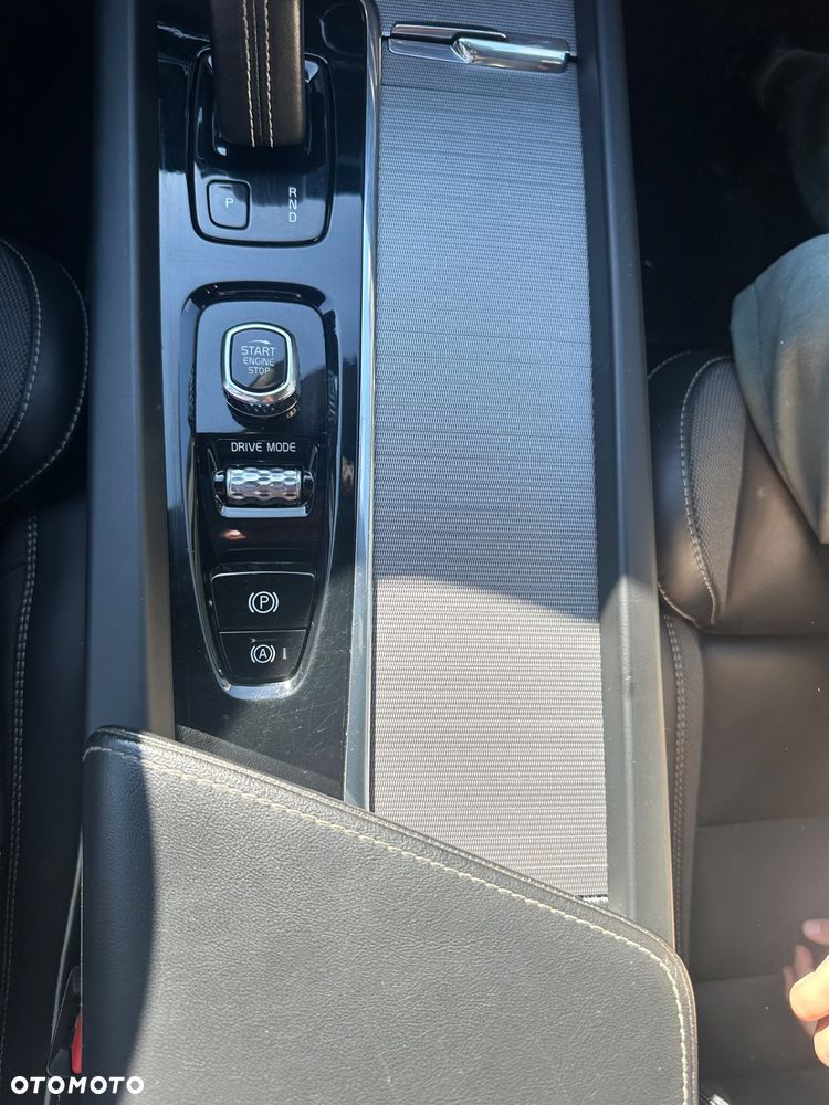 Volvo XC 60 T8 Plug-In Hybrid AWD R-Design - 22