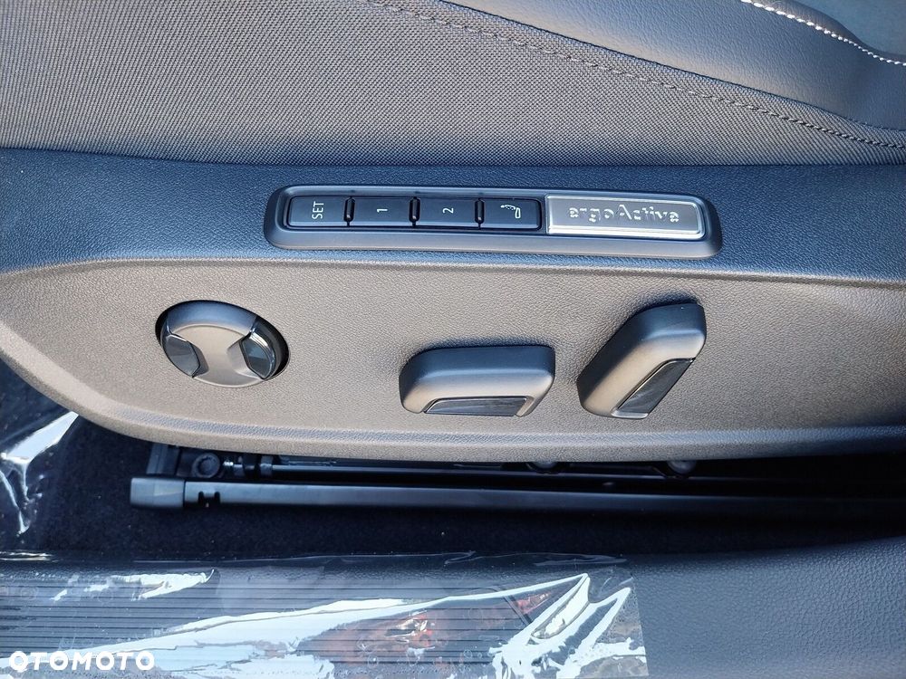 Volkswagen Golf Variant - 11