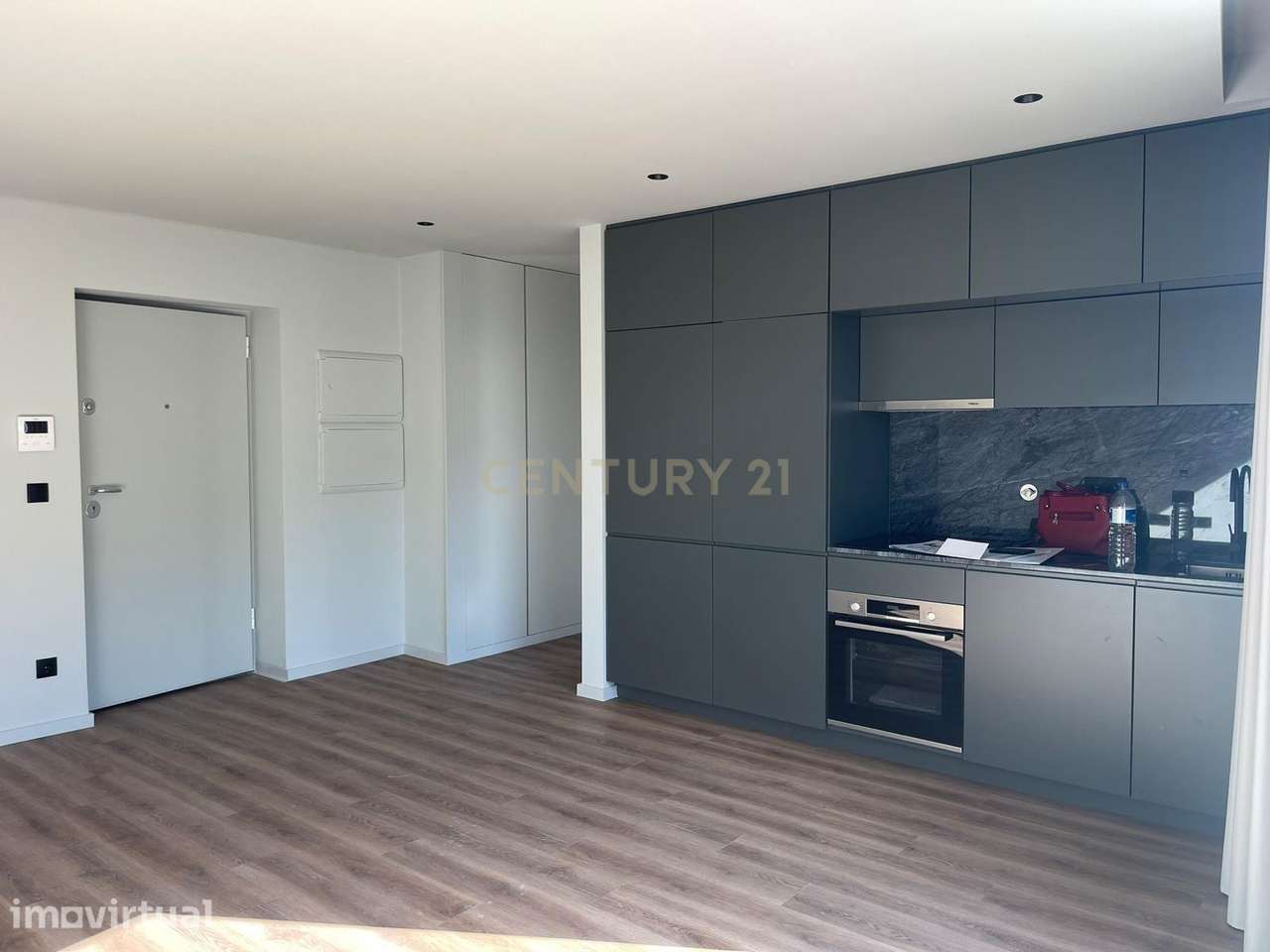 Apartamento T1  no centro de Vila Nova de Gaia à 100 mts da estação do - Grande imagem: 2/8