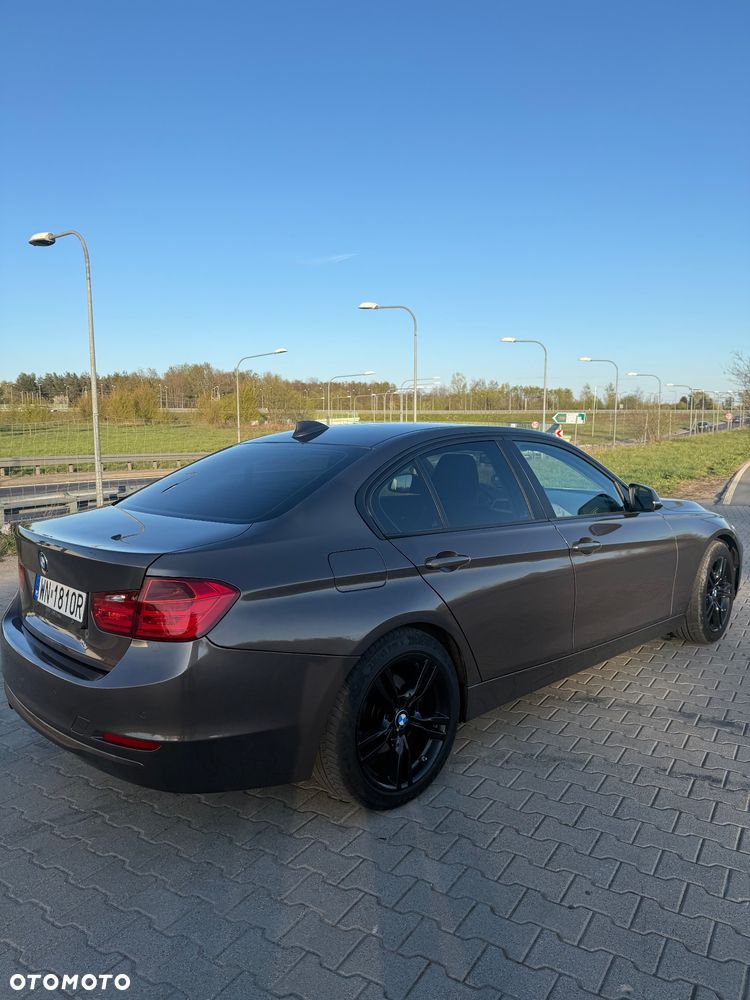 BMW Seria 3 316d - 8