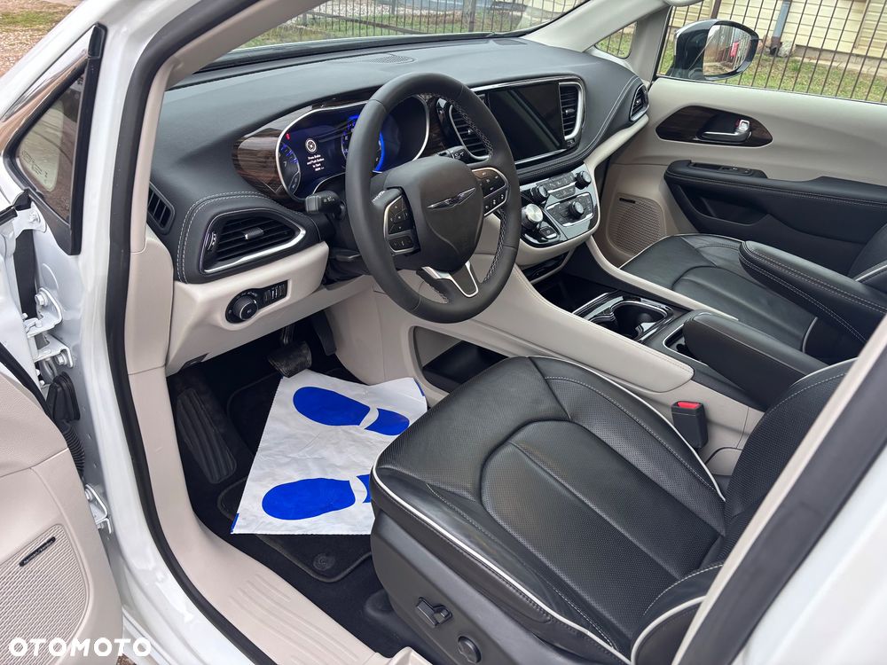 Chrysler Pacifica - 13