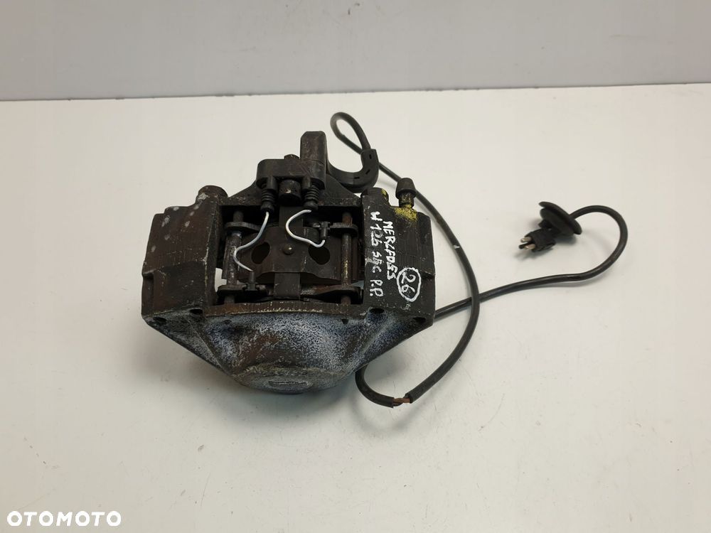 Mercedes W126 SEC 5.6 PRAWY ZACISK HAMULCOWY Przód - 1