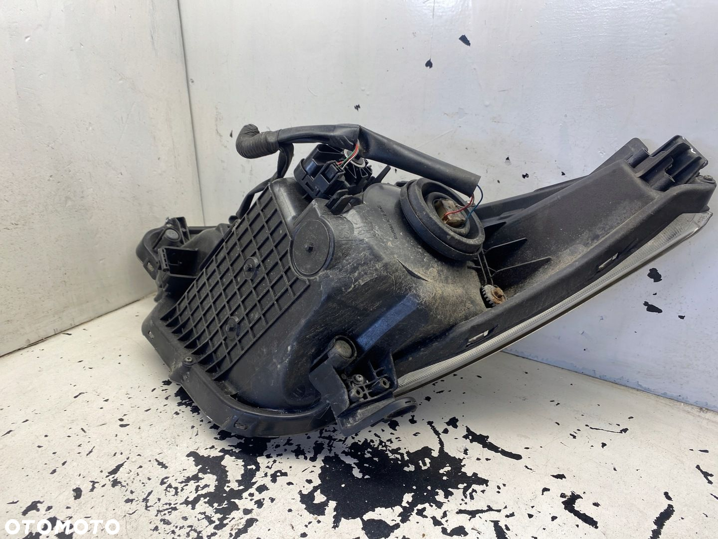 TOYOTA VERSO S LAMPA PRAWY PRZÓD - 12