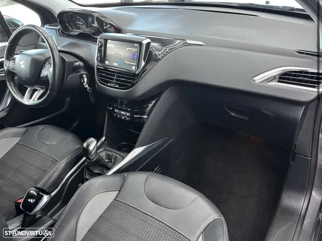 Peugeot 2008 1.2 PureTech Allure - 12