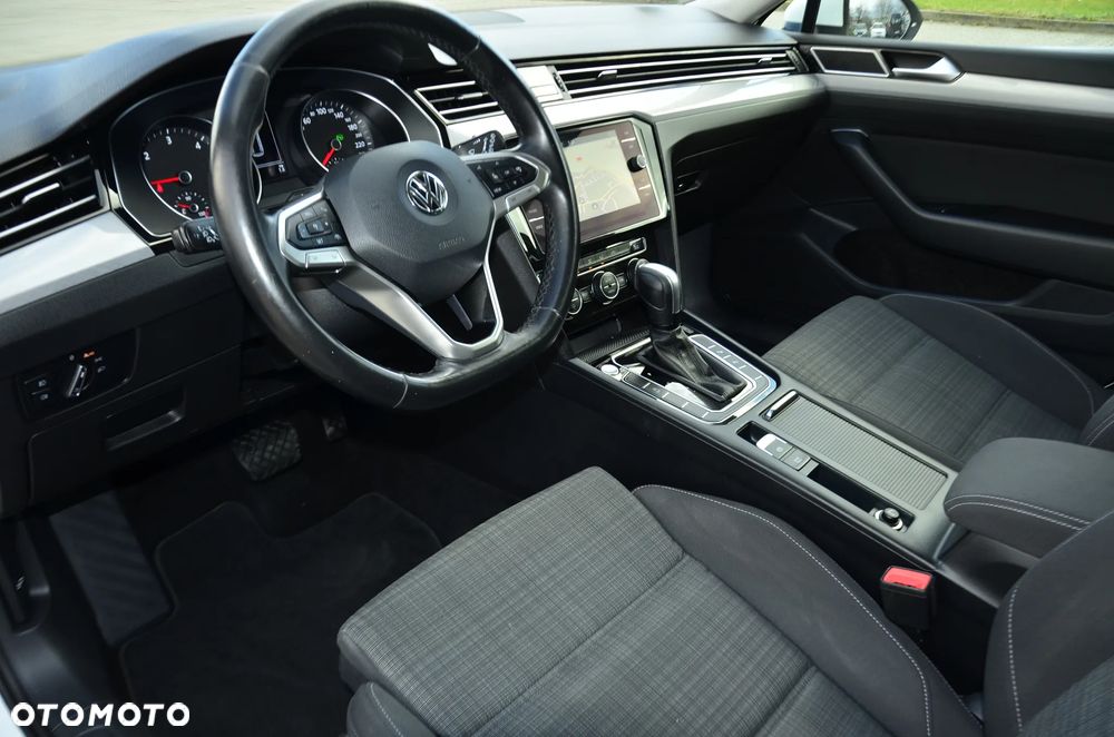 Volkswagen Passat - 19