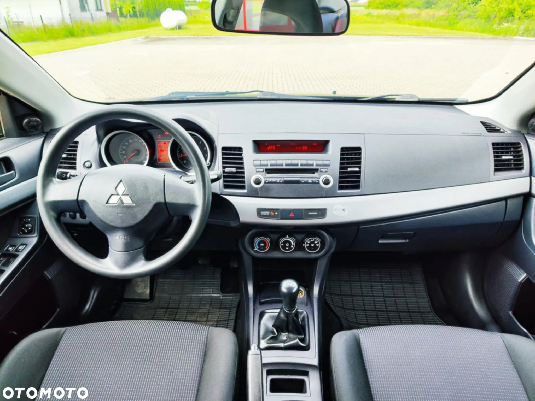 Mitsubishi Lancer 1.5 Inform - 11