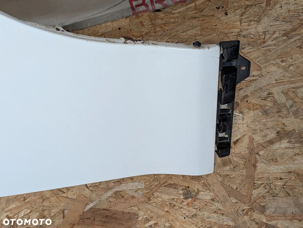 BŁOTNIK PRZEDNI PRAWY BMW F20  300 - 4