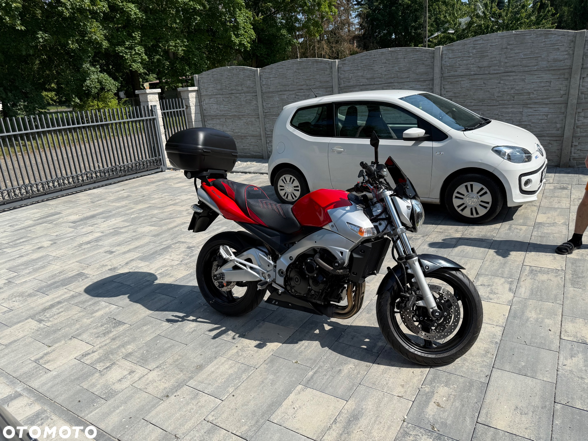 Suzuki GSR - 12