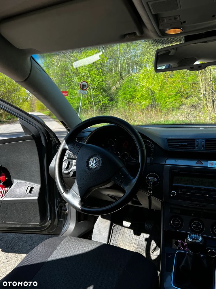 Volkswagen Passat 1.9 TDI DPF BlueMotion - 19