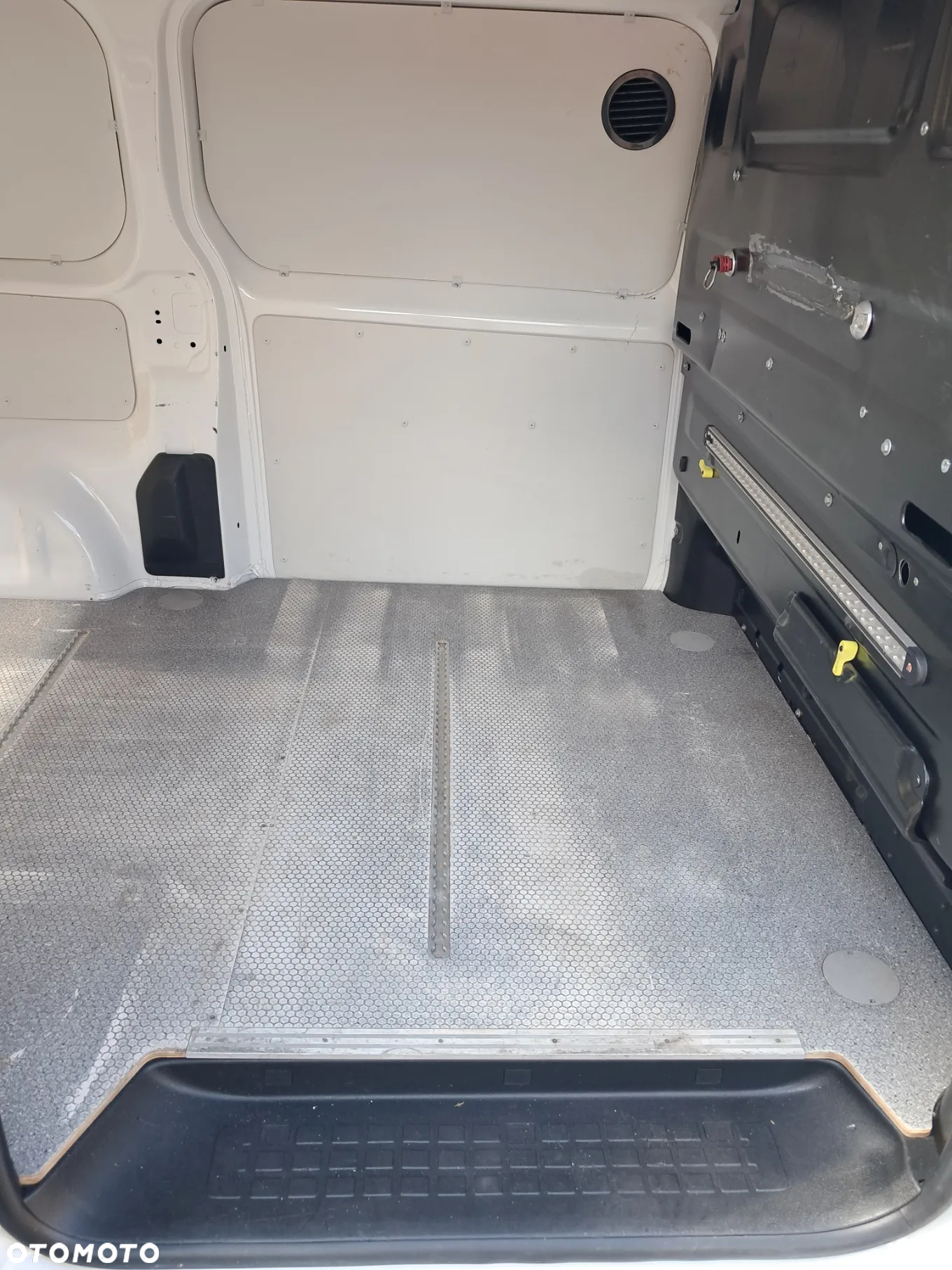 Opel Vivaro - 15