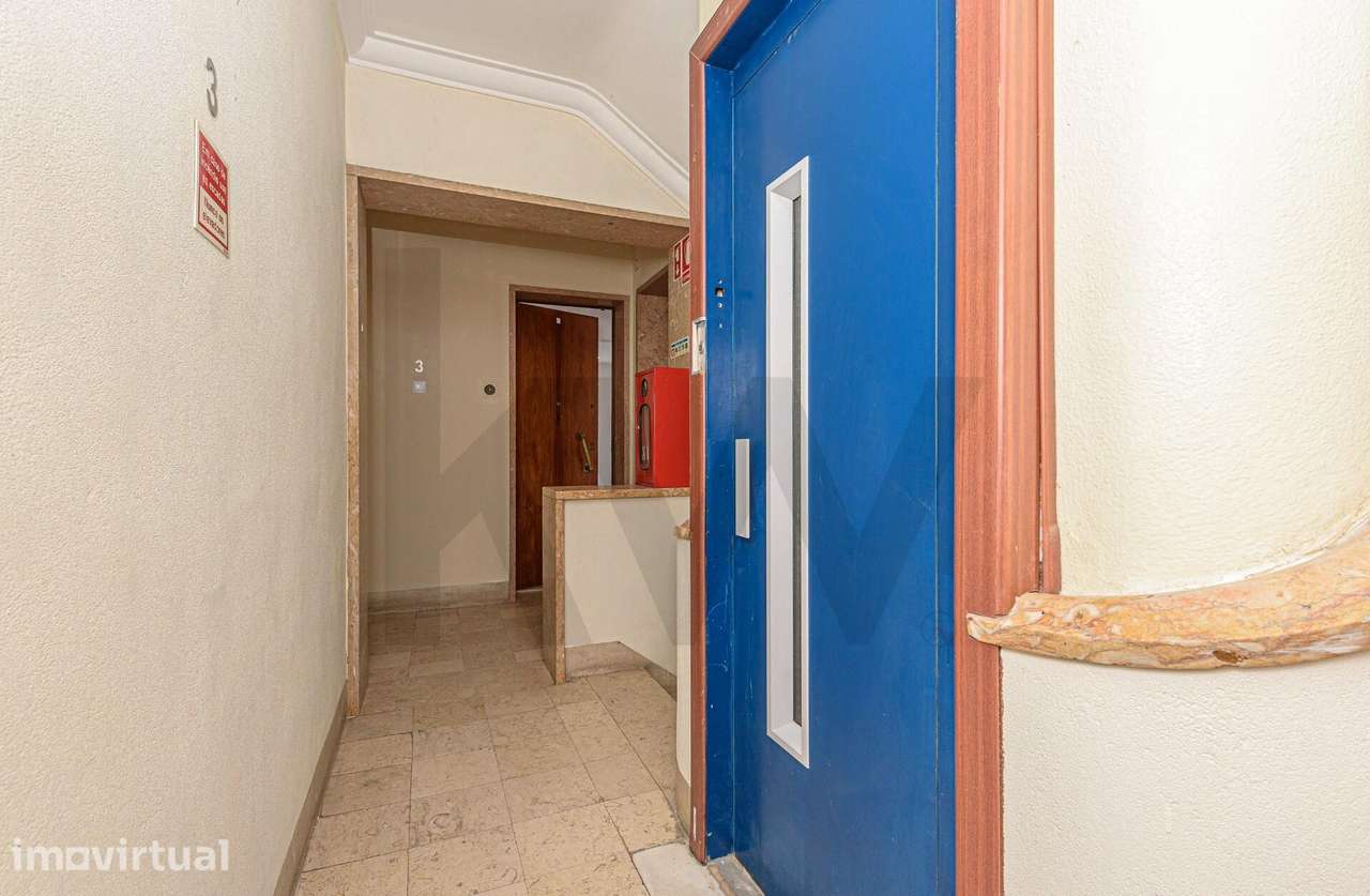 Apartamento T1 para arrendamento, mobilado e equipado, em prédio com e - Grande imagem: 3/24