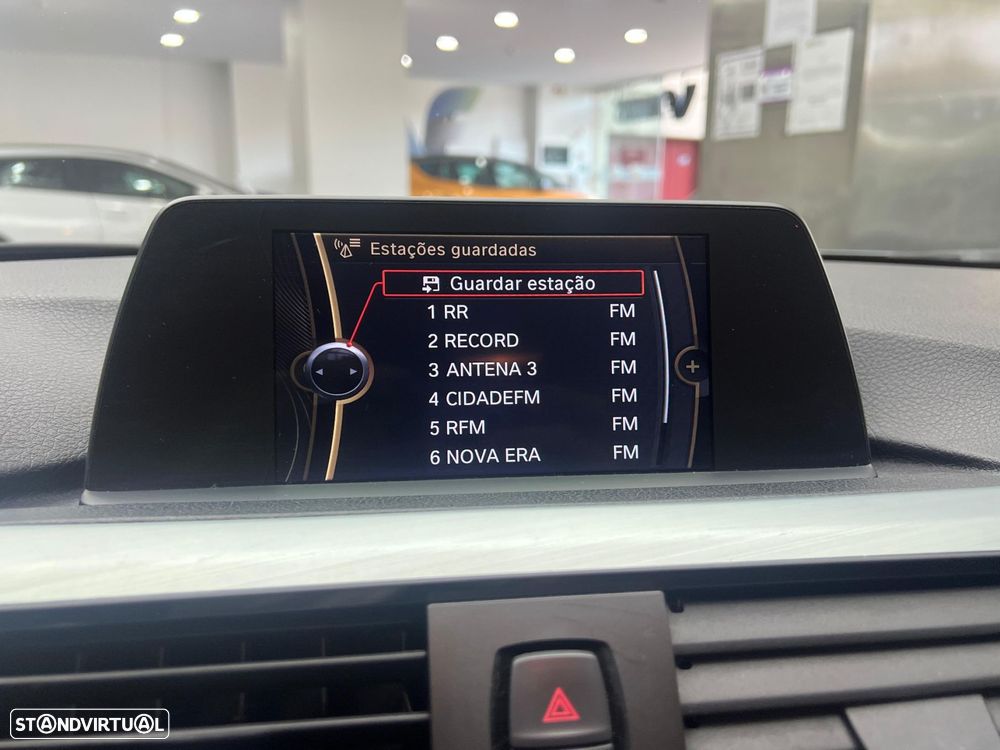 BMW 318 d Touring Navigation Sport Auto - 32