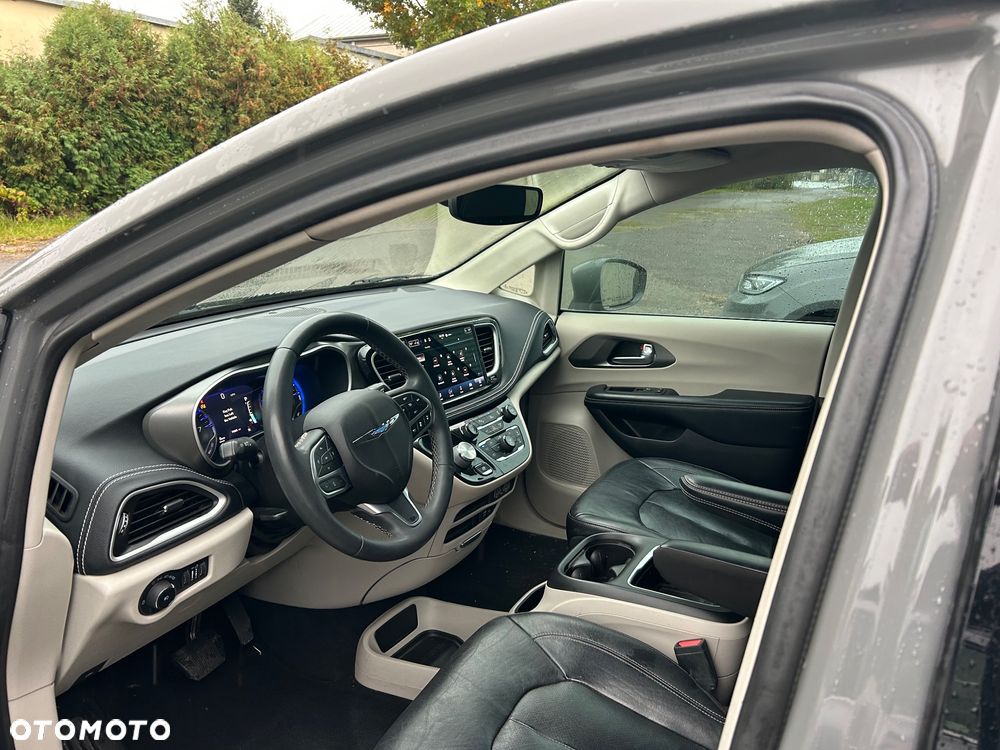 Chrysler Pacifica - 10