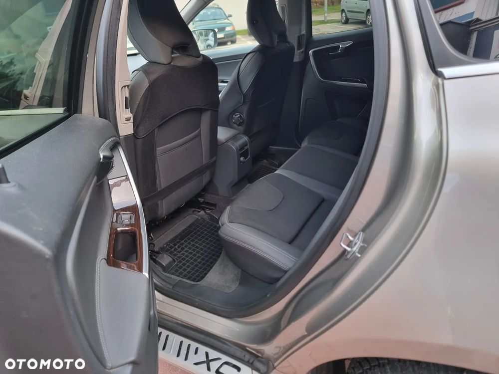 Volvo XC 60 D5 AWD Geartronic Momentum - 10