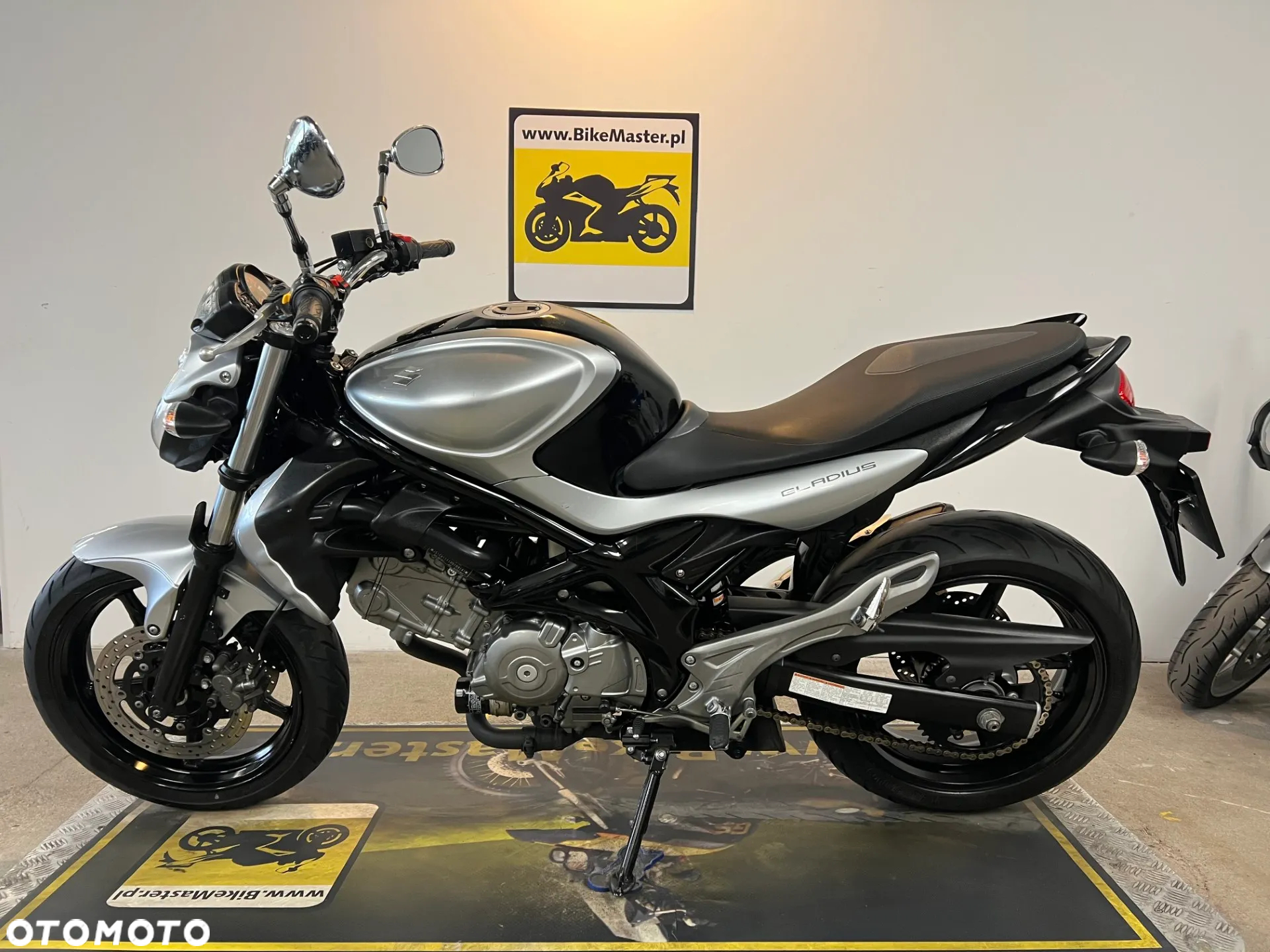 Suzuki Gladius - 2