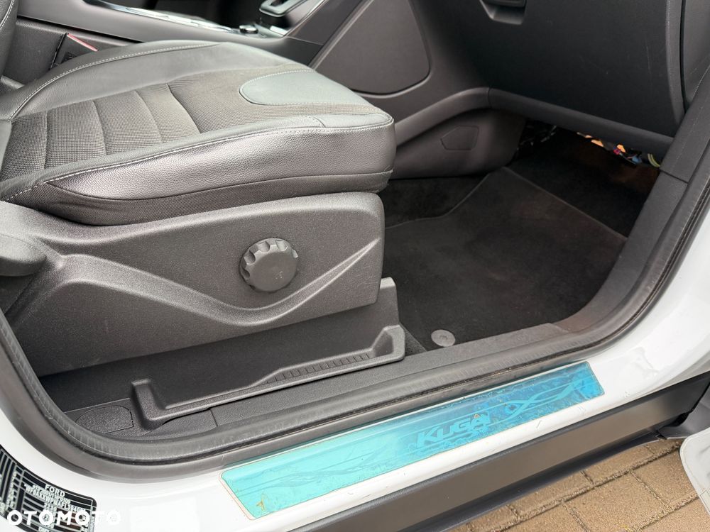 Ford Kuga 2.0 TDCi 4x4 Titanium - 19