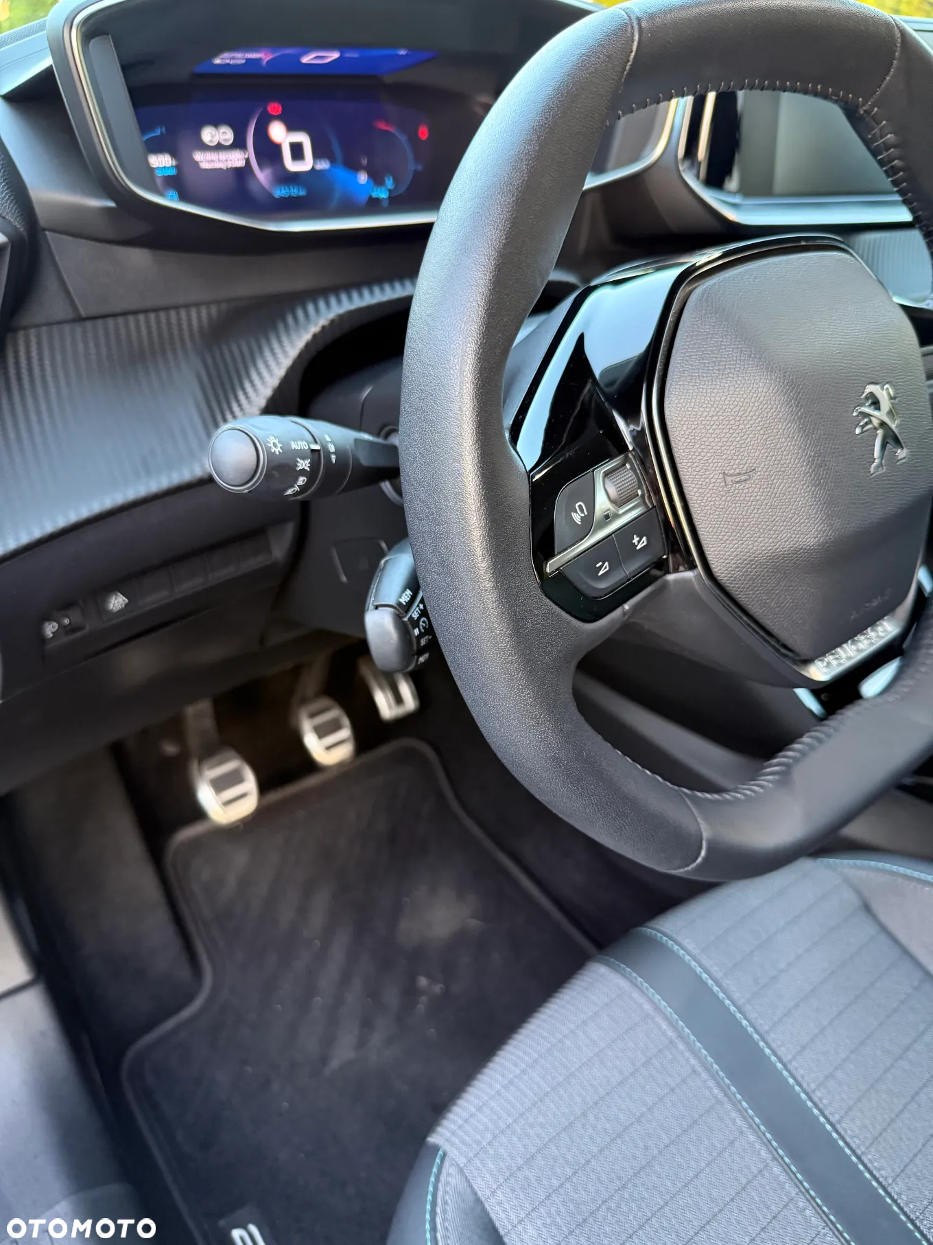 Peugeot 208 - 23