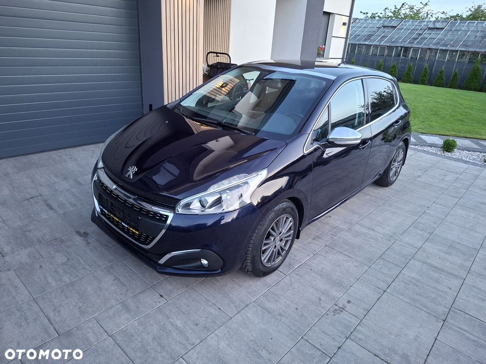 Peugeot 208 - 1