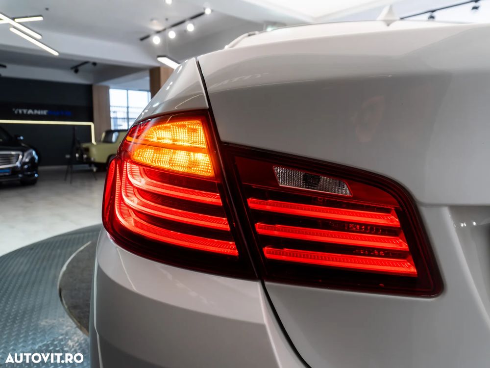 BMW Seria 5 520d AT - 13