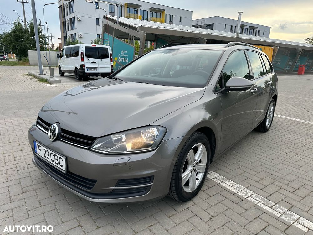Volkswagen Golf - 1