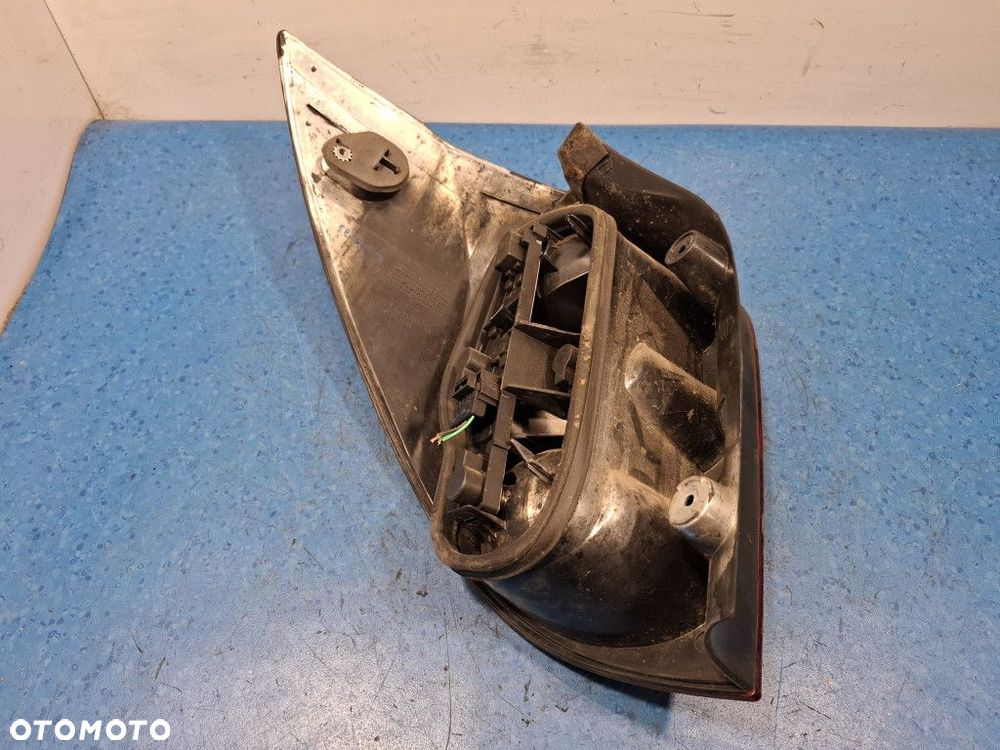 RENAULT LAGUNA II KOMBI LAMPA TYŁ PRAWA ZEWNĘTRZNA - 10